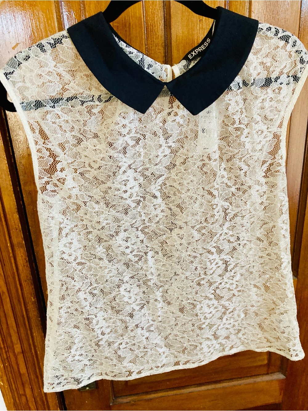 Express NWT Lace Sleeveless Top with Black Collar!